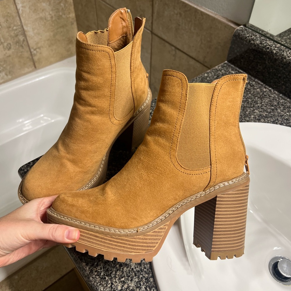Camel Madden Girl Boots
